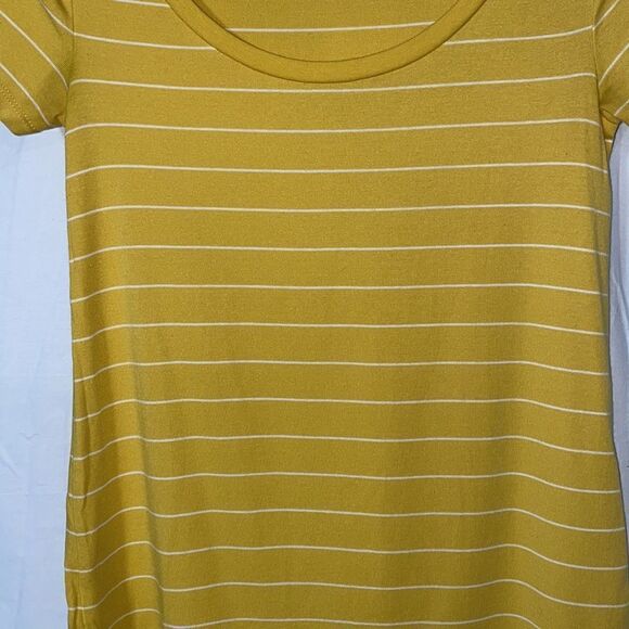 Old navy T shirt  - Picture 3 of 7